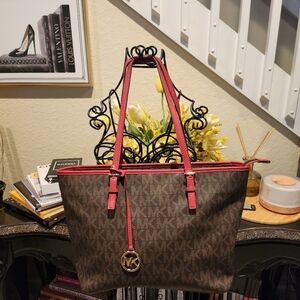 Michael Kors Jet Set Travel Signature Top-Zip Tote